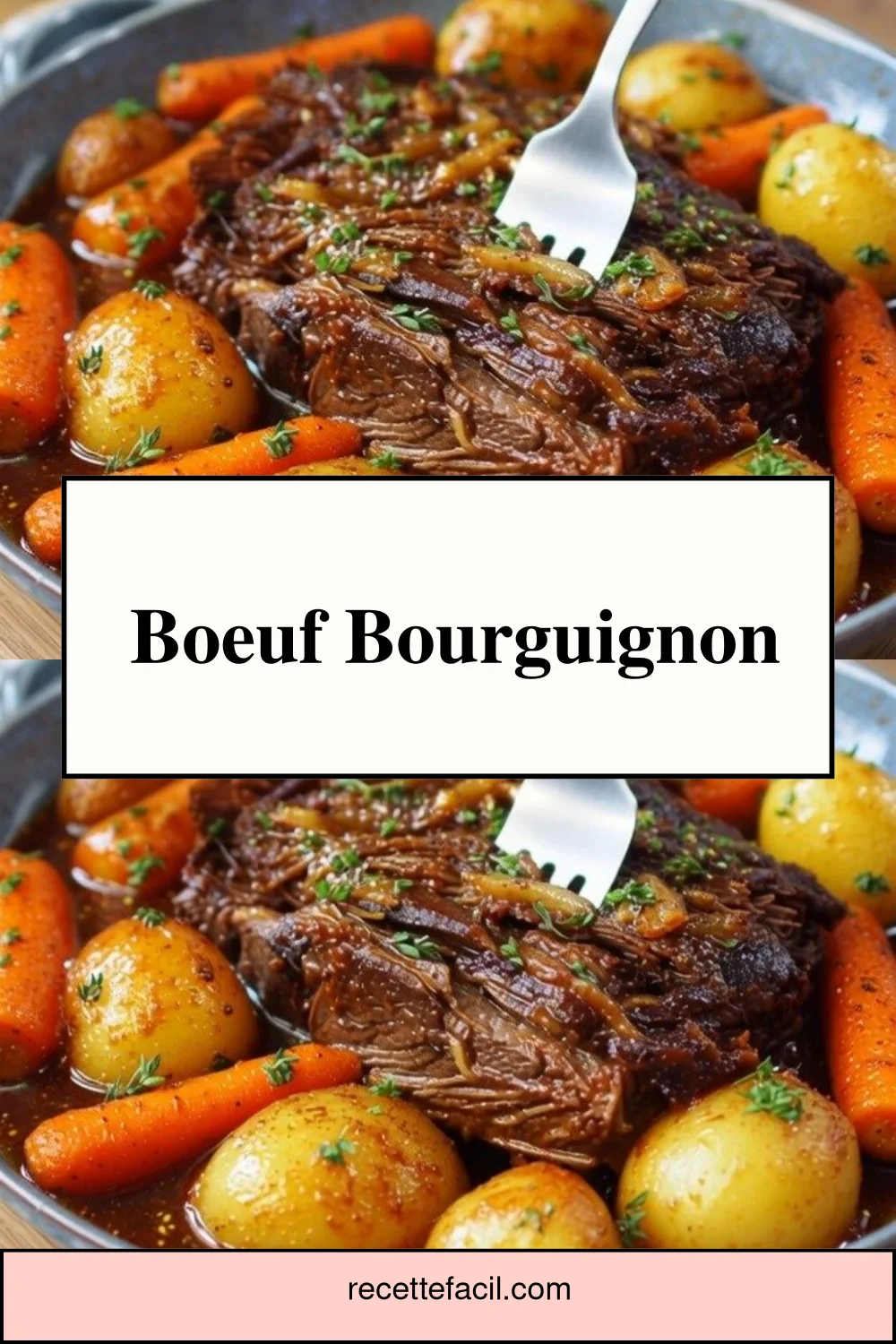 Boeuf Bourguignon servi avec des légumes et du vin rouge