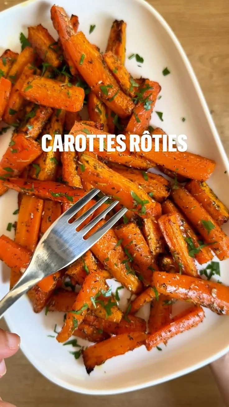 Carottes rôties dorées et savoureuses, parfaites pour un repas équilibré.