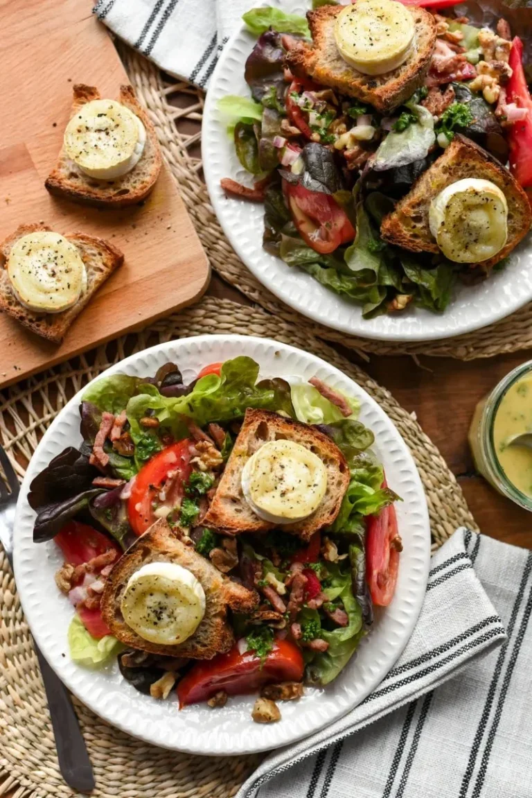 Salade de chèvre chaud avec légumes frais et noix