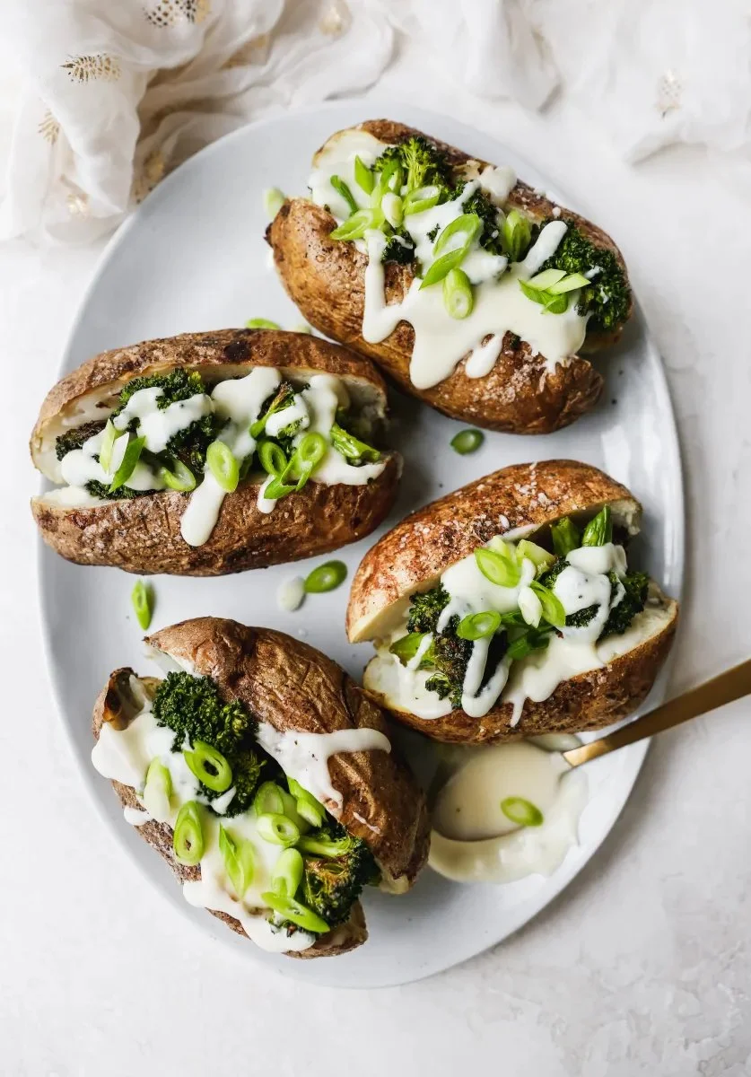 Pommes de terre au four chargées de brocoli au fromage