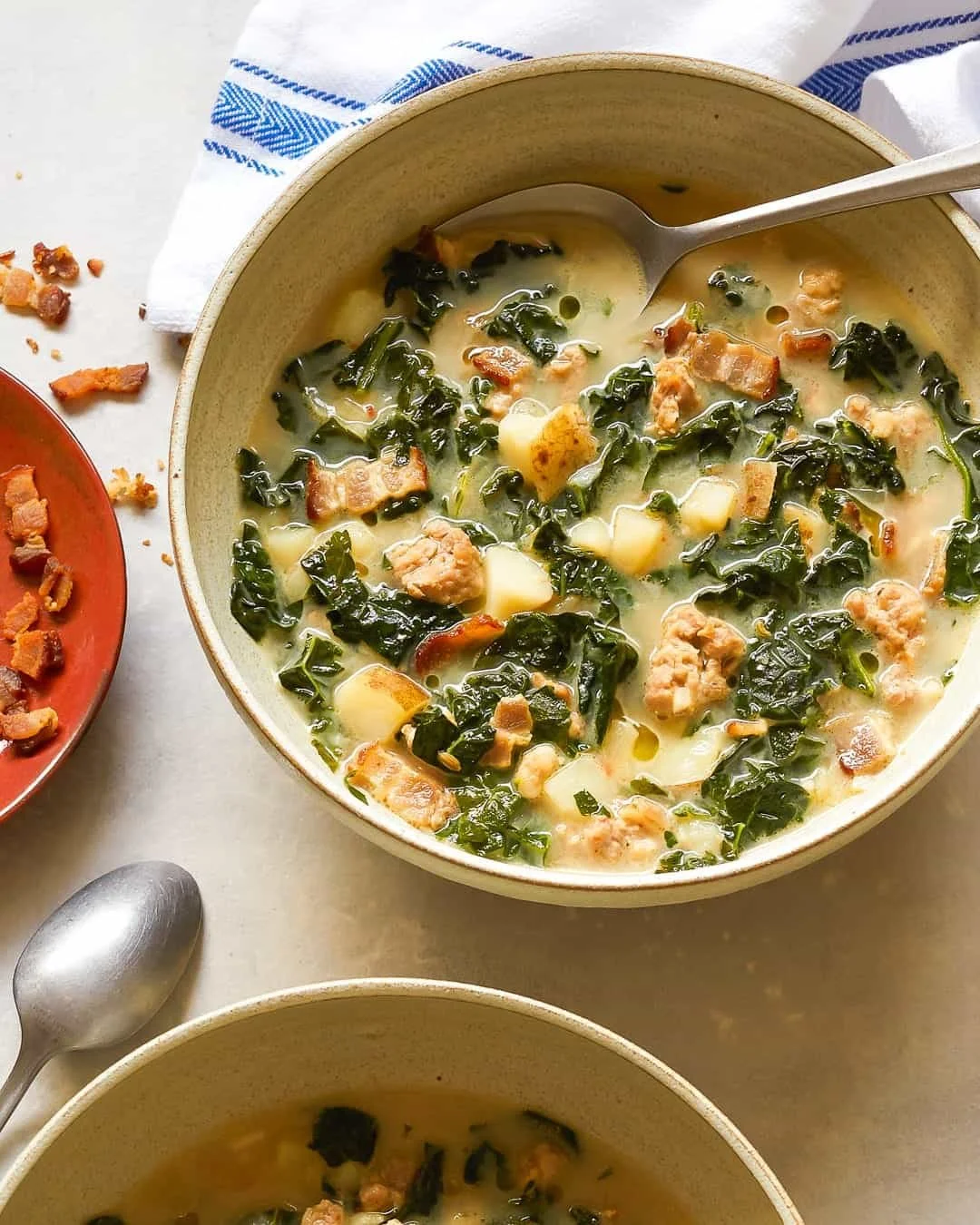 Poulet farci toscan avec des raisins de Californie et salade de courge