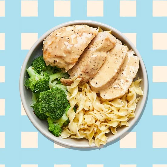 Poulet miel-moutarde avec nouilles - plat savoureux