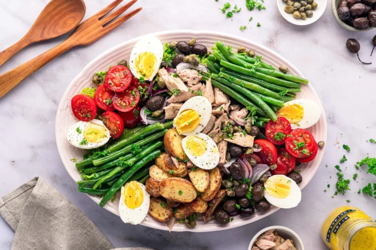 Recette de Salade Niçoise Classique avec légumes frais et thon