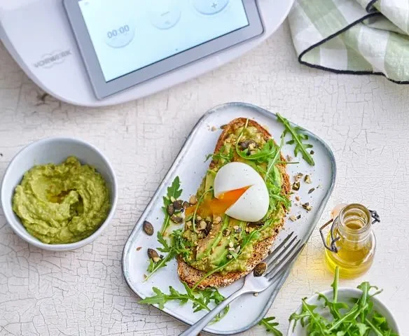 Toast with avocado and soft-boiled egg