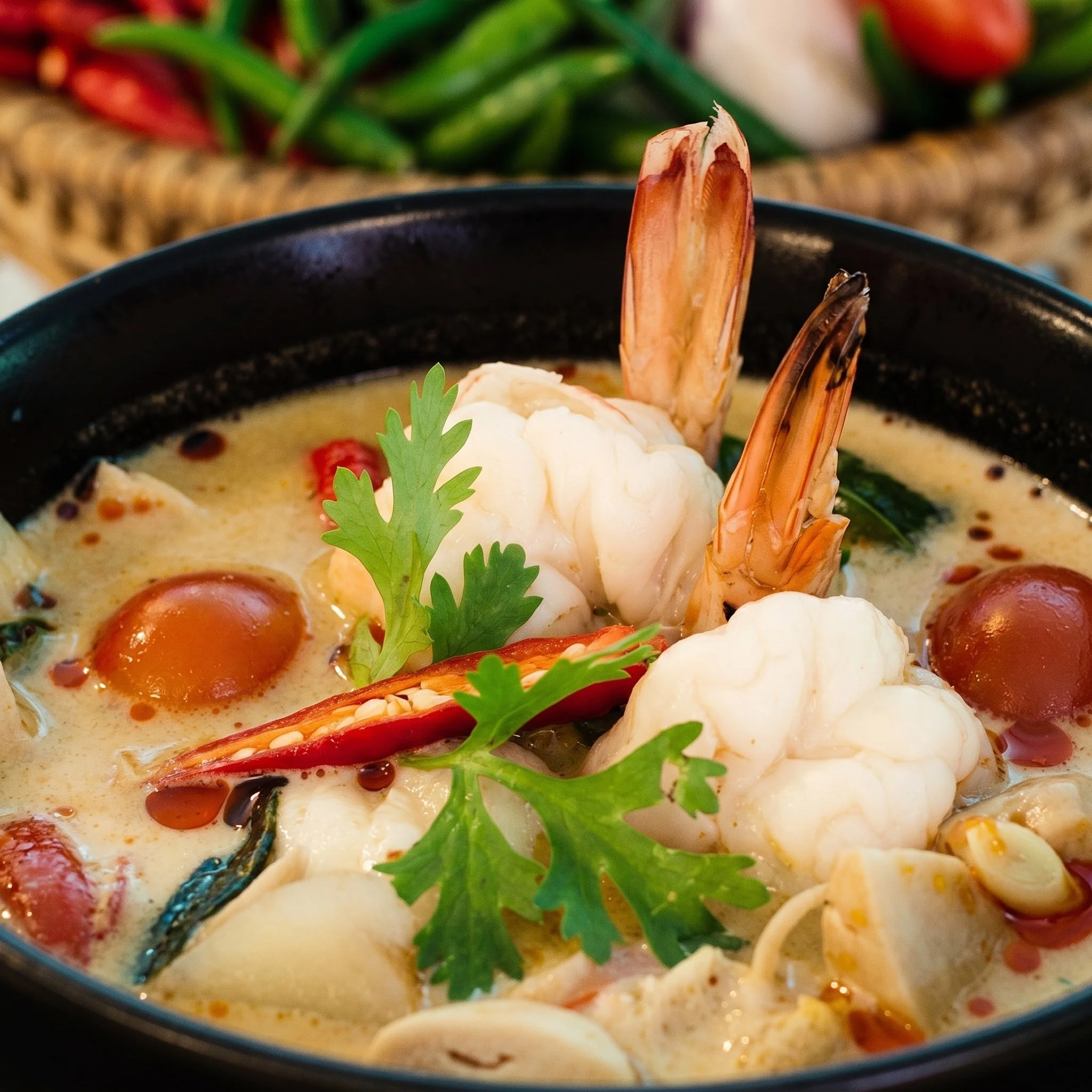 Bol de Tom Yum Goong, soupe épicée aux crevettes thaïlandaise